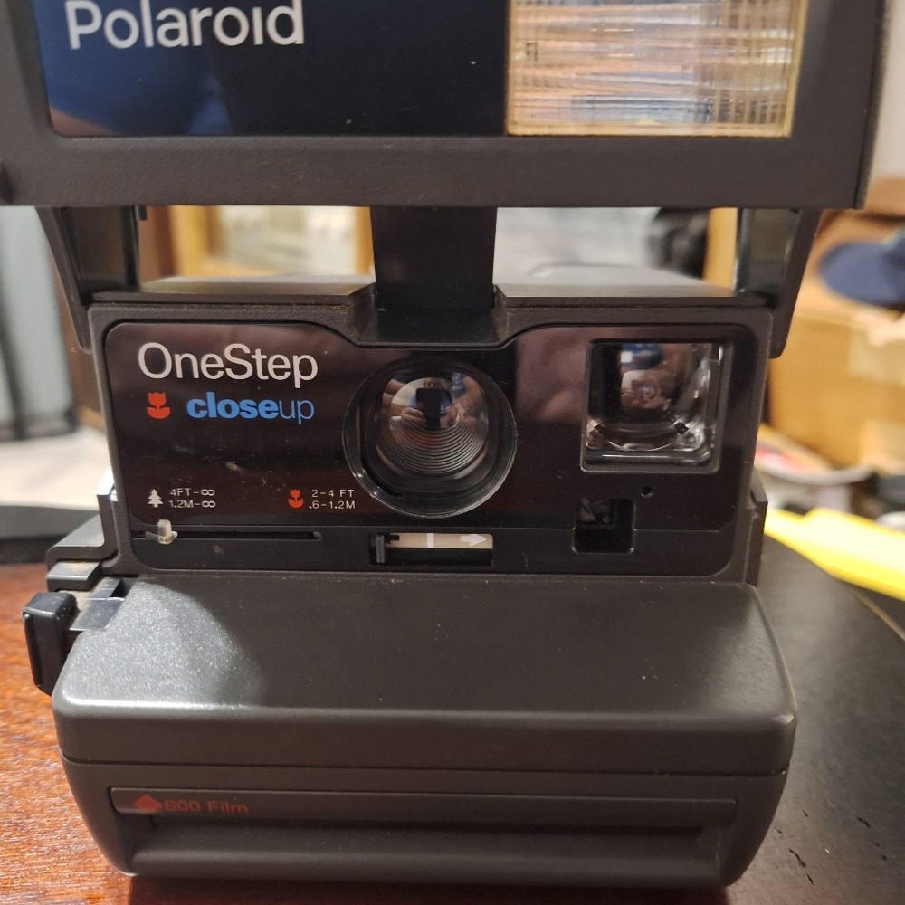 THIS IS A LEGITIMATE!! Vintage Polaroid One Step Close-Up Instant Camera. Grey